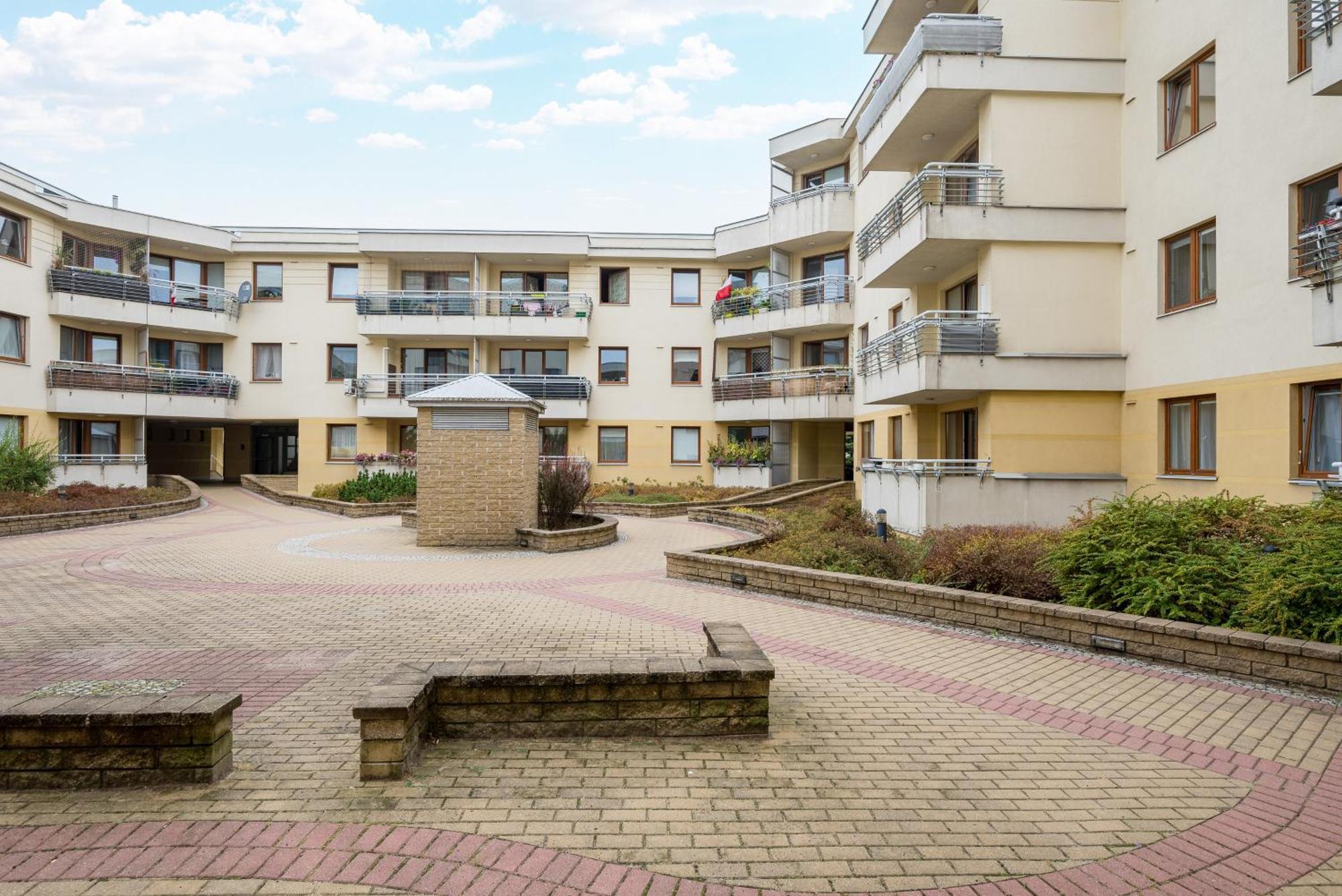 Metro Ksiecia Janusza Cosy Apartment Warschau Exterior foto
